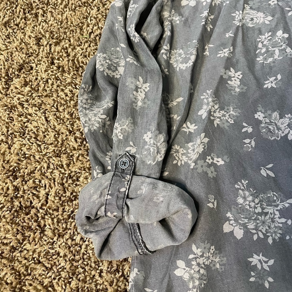 Love 8 small gray floral shirt - Picture 5 of 7